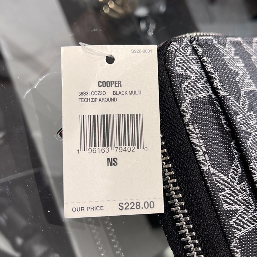 Michael Kors Men’s Women’s Cooper Tech Zip Around Continental Wallet
Black
NWT - Picture 9 of 16